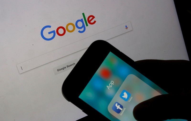 Cehia impune o taxă de 7% pentru Facebook și Google