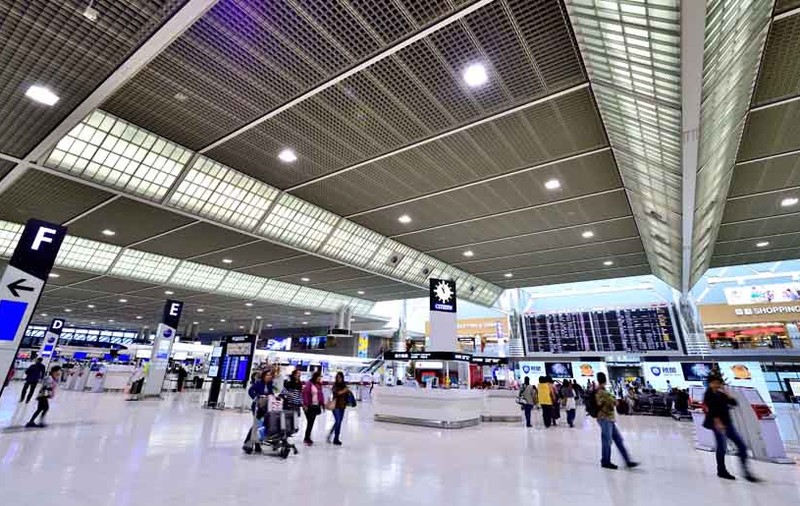 80 de copii români, abandonați pe aeroporturile din Tokyo și Milano din cauza unui scandal conjugal! 20 dintre ei sunt și acum blocați în Japonia