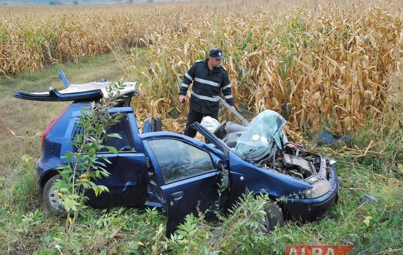 DOI MORŢI, într-un grav accident de circulaţie, în Alba