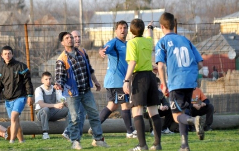 Scandal la Liga 4. Un președinte a recunoscut senin: ”L-am bruscat, l-am înjurat. M-a luat capul”