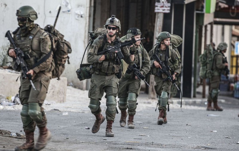 Netanyahu, somat de 130 de militari israelieni să încheie „acum” un acord de eliberare a ostaticilor