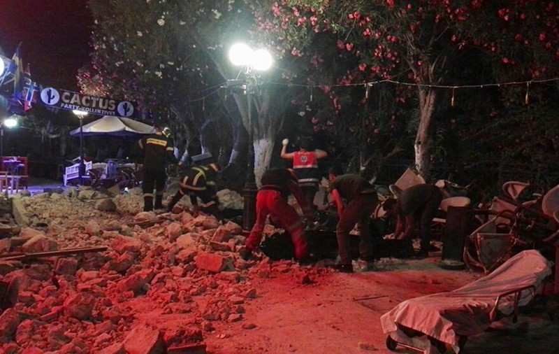 UPDATE | Un cutremur cu magnitudinea de 6,7 a zguduit Turcia și Grecia. Doi turiști străini au murit