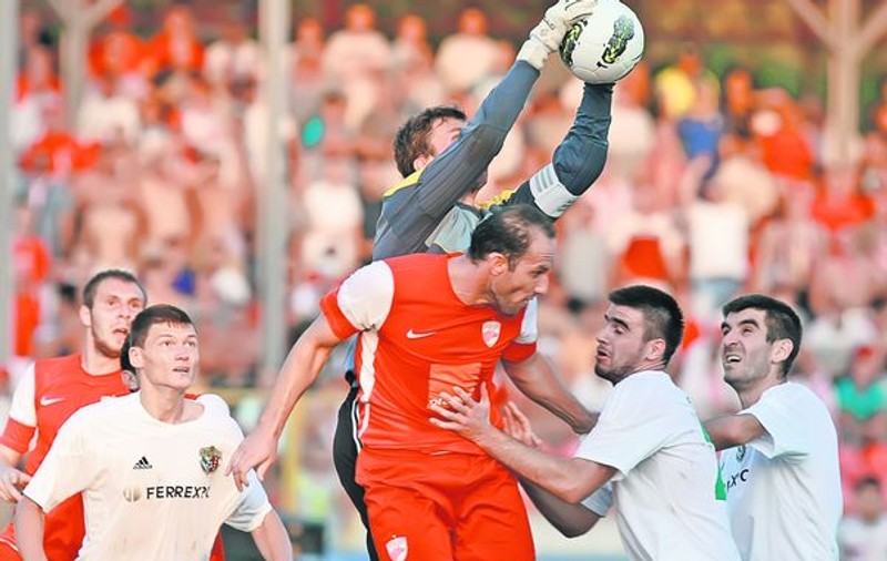 După eliminarea din Europa League, postul lui Liviu Ciobotariu e în pericol. El ar putea fi înlocuit cu fostul fundaş al naţionalei