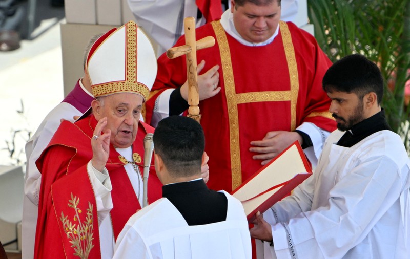 Papa Francisc a luat „o decizie neobişnuită pentru un eveniment major” la liturghia de Floriile catolice