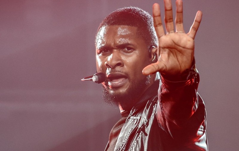 Cântăreţul american Usher s-a însurat în secret