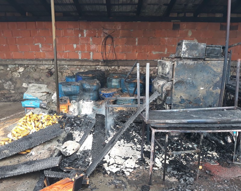 UPDATE: Incendiu la un restaurant din Băile Herculane. De la ce a pornit focul