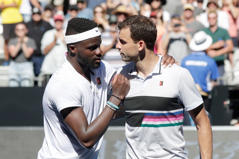 Frances Tiafoe (stânga) of the USA and Grigor Dimitrov (R) of Bulgaria meet at the net after their round four men's singles match at the Australian Open Grand Slam tennis tournament in Melbourne, Australia, 20 January 2019. EPA-EFE/LYNN BO BO