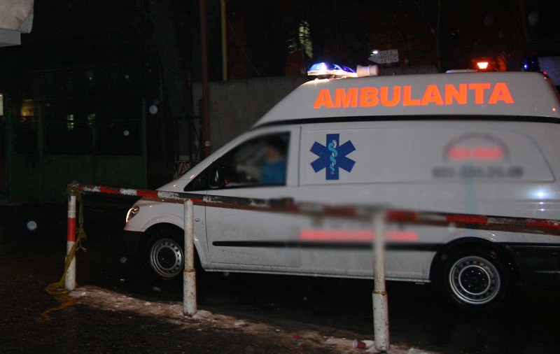 A murit după ce a fost pasat de la un spital la altul