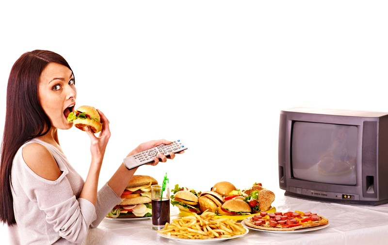 Mâncarea de tip junk-food, cauza multor boli care ne ucid! Cercetătorii au dovada