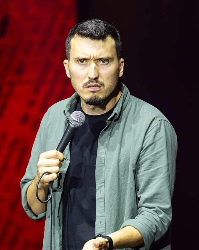 Serghei Florin Dîm, iubitul actriței Anisia Gafton, va avea emisiune la Digi 24: „Scos din sărite”. Când apare pe post comediantul