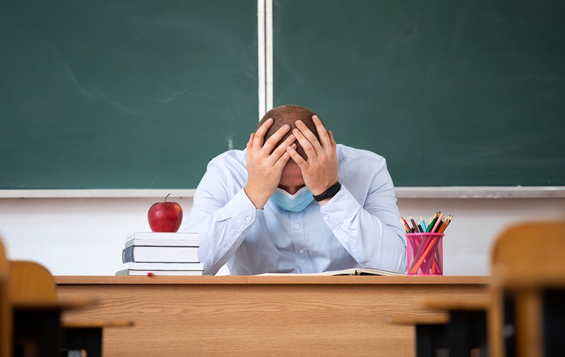 Este sigur pentru elevi ca un profesor care i-a agresat să revină la catedră? Psiholog: „Schimbarea unui om poate dura ani”