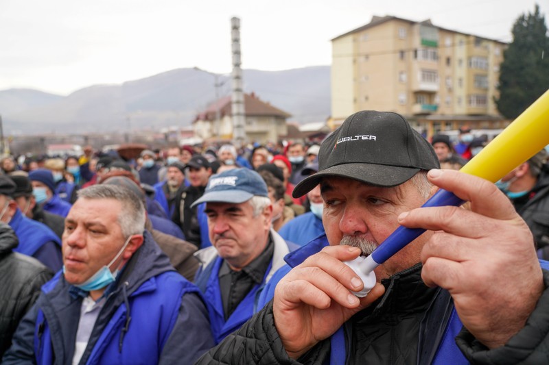 În a treia zi de proteste, un sindicalist de la Alianța Sindicatelor din Industria de Apărare este primul străin care își face apariția la greva celor două fabrici de la Cugir