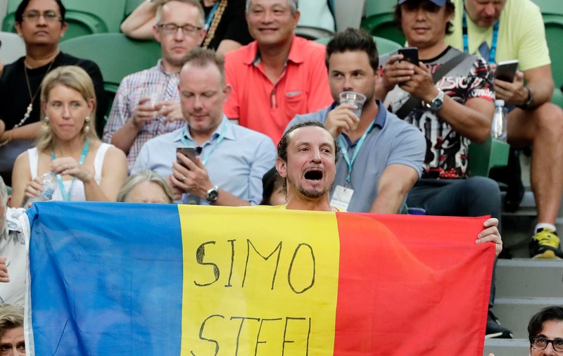 Imaginile finalei Halep - Wozniacki. Românii fac show pe Rod Laver Arena, din Melbourne. S-au speriat când a acuzat probleme fizice: ”Simo de oțel”” / FOTO