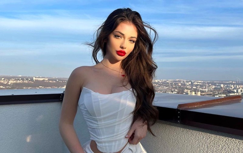 Andreea Bostănică, în lacrimi de Crăciun. Fanii au atacat-o după ce și-a pierdut o bijuterie de 27.000 de dolari