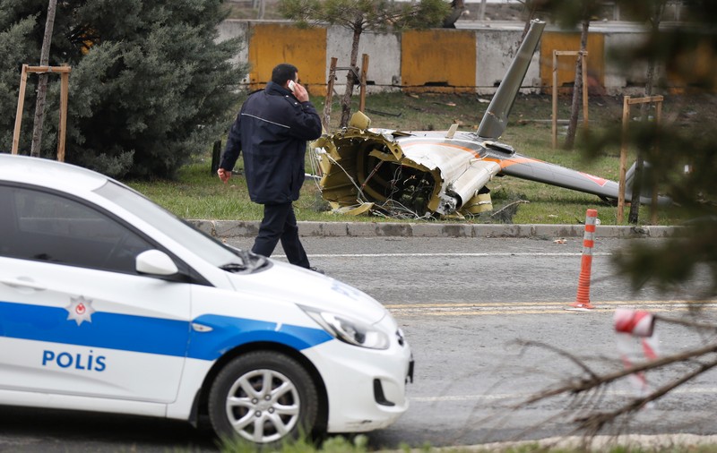 Un elicopter al poliției s-a prăbușit în Turcia. 12 persoane și-au pierdut viața