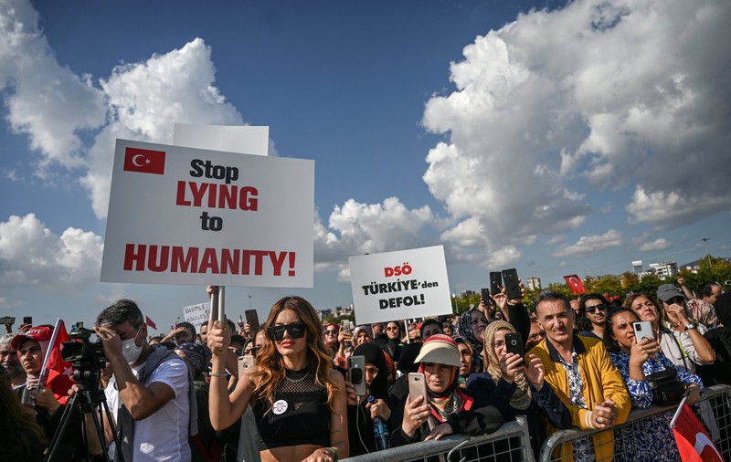 Noi proteste cu zeci de mii de participanți în Franţa, Austria şi Turcia împotriva pașaportului sanitar