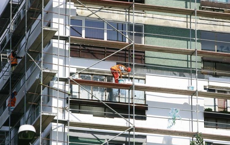Chinezii construiesc blocuri foarte ieftine pentru craioveni