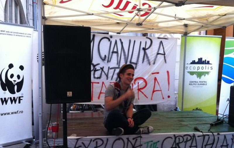 Andrei Leonte s-a plimbat o lună cu o baterie uzată în buzunar. Vezi de ce!