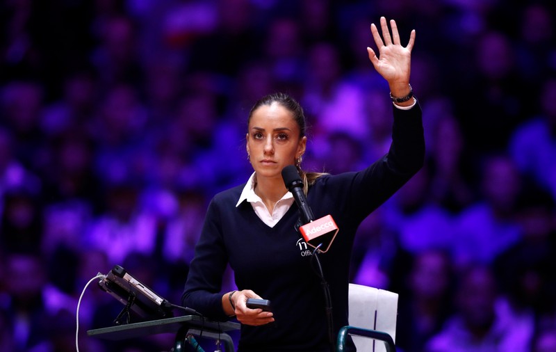Arbitrul de scaun care i-a permis lui Wozniacki să trișeze în finala Australian Open 2018 cu Halep a oficiat la meciul decisiv din finala Cupei Davis. Croații i-au scandat numele!