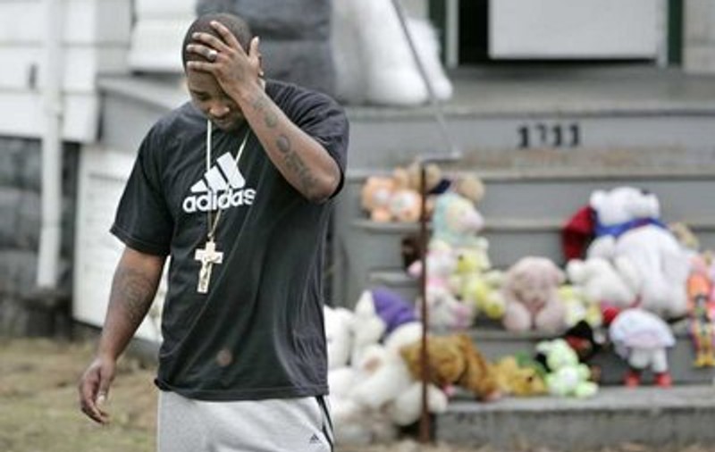 Rapper american, ucis în propria casă de hoţi