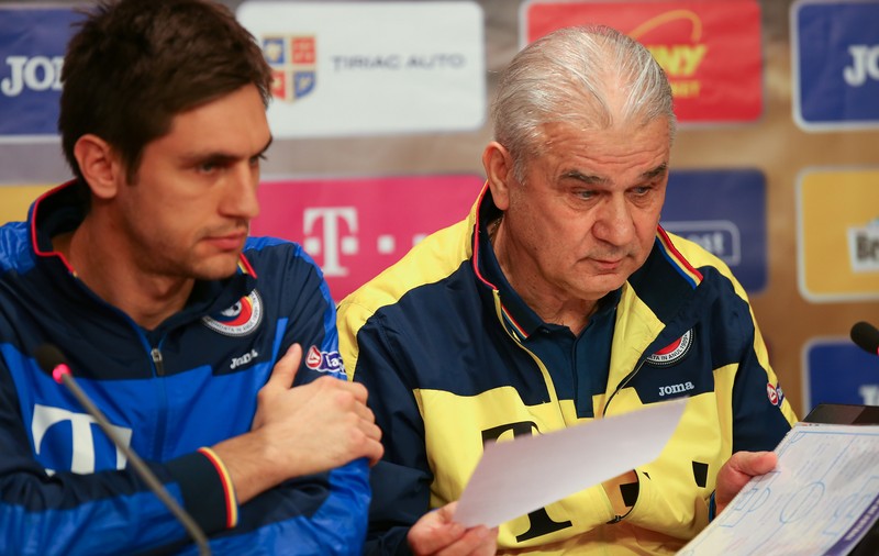 România - Spania (duminică, 21.45, Cluj Arena). ^Generalul: ”Băieți, vreau tupeu!”. Ibericii au spart un televizor! Antrenamentul nostru în FOTO