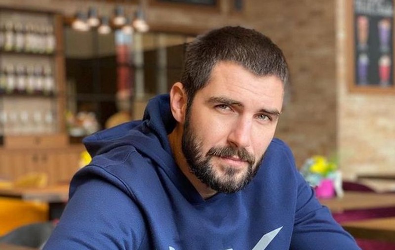 Cătălin Cazacu, săruturi pătimașe cu o blondă. Cum a fost surprins pe litoralul românesc, după despărțirea de Ramona Olaru