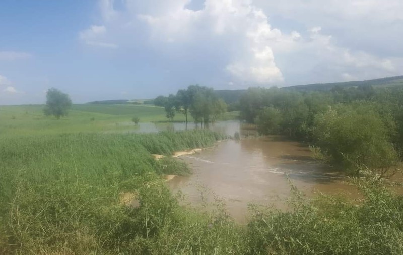 Şedinţă la Ministerul Mediului, după ce s-a rupt un dig din Neamţ. A fost transmis mesaj RO-Alert