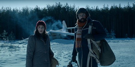 Winona Ryder (Joyce Byers) și Brett Gelman (Murray Bauman) pornesc într-o aventură în penultimul capitol din „Stranger Things”. FOTO: Netflix