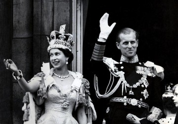 2 iunie 1953: regina Elisabeta a II-a și prințul Philip, pe balconul de la palatul Buckingham, după ceremonia oficială de încoronarea a suveranei