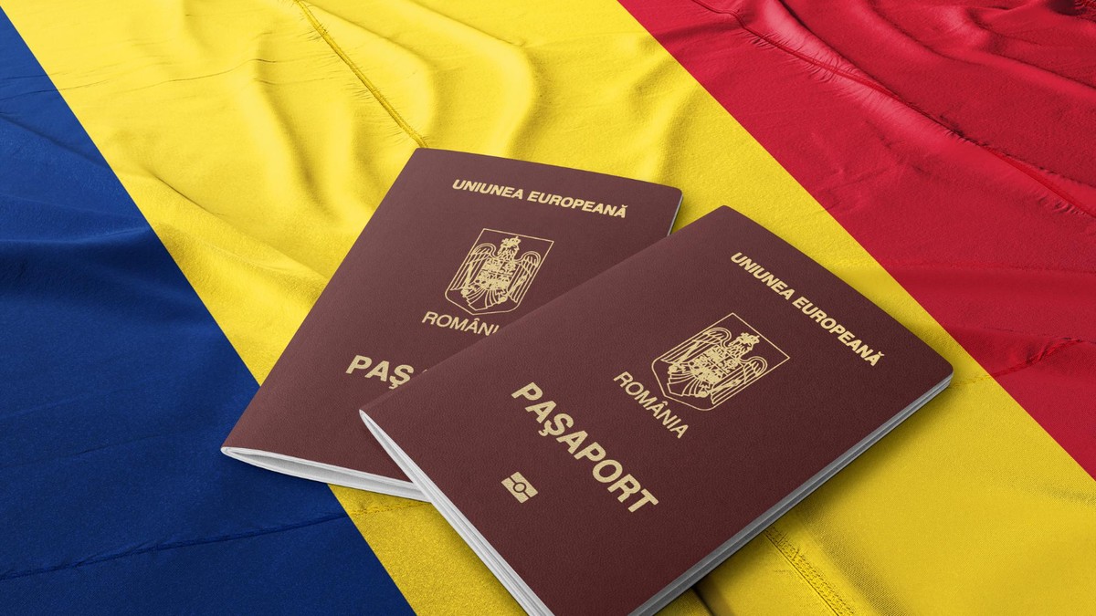 pașaport românesc drapelul României