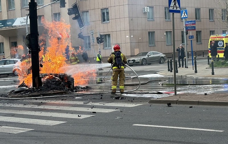 „Singura mașină de acest gen din Polonia a ars!” O limuzină electrică americană Lucid Air a luat foc în Varșovia | VIDEO