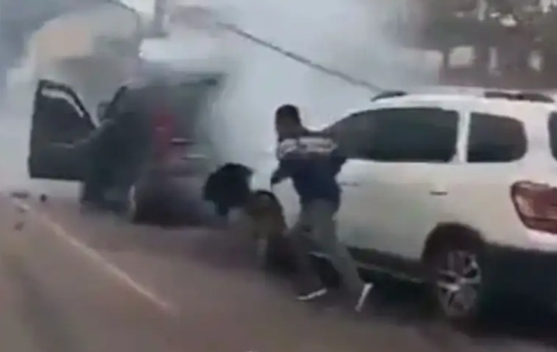 Urmărire ca-n filme în Argentina, după un bărbat beat care furase un SUV. A făcut accident și încercat să fugă de polițiști pe jos
