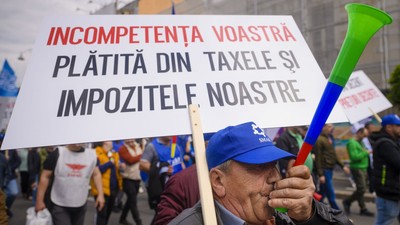 incompetenta-voastra-platita-din-taxele-si-impozitele-noastre-scaled-e1734693927696