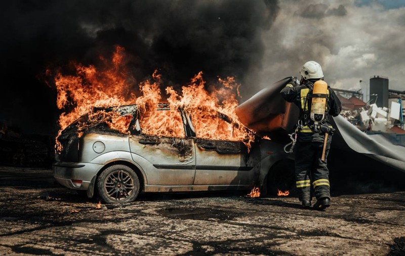 Mașini electrice vs mașini cu motor termic: care prezintă un risc mai mare de incendiu