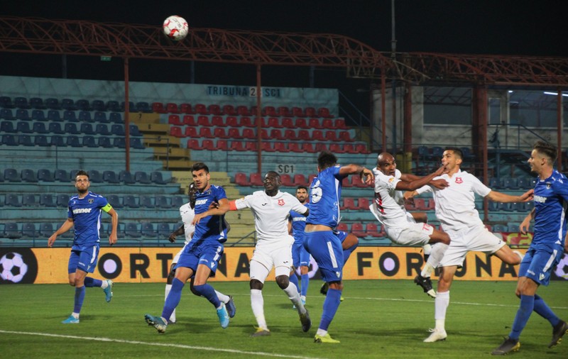 Liga I la fotbal s-a reluat sâmbătă. FC Voluntari a câștigat derbyul Ilfovului, iar Sepsi a făcut egal acasă