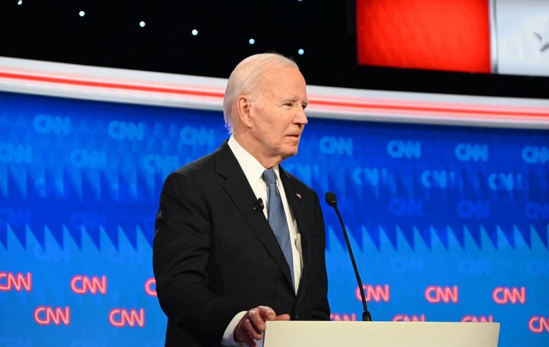 Tot mai multe apeluri pentru o retragere a lui Biden după dezbaterea cu Trump. „Democrația este în joc aici și suntem cu toții îngrijorați”