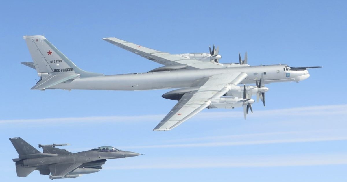 Avionul de vânătoare F-16 Fighting Falcon din cadrul Comandamentului Nord-American de Apărare Aerospațială (NORAD) a identificat și interceptat un avion militar rusesc Tu-95 deasupra Mării Bering, în largul coastei de vest a Alaskăi, pe 22 iulie 2025.