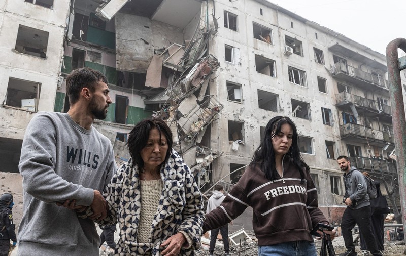 Sloviansk, în apropiere de linia frontului: blocuri de locuințe bombardate intensiv de ruși. Imagine cu caracter ilustrativ Sursa foto: Profimedia