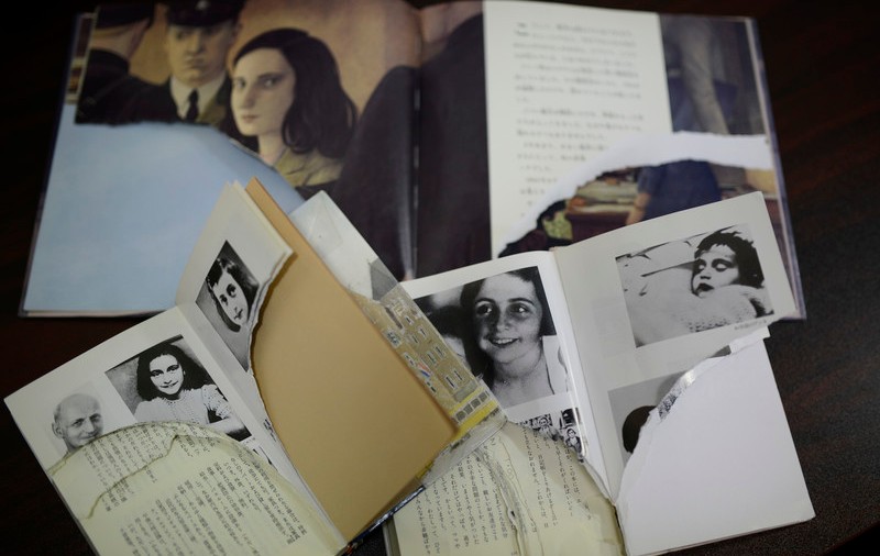 O școală din Florida a interzis o adaptare grafică a jurnalului Annei Frank, la cererea părinților nemulțumiți de scenele „explicite sexual”