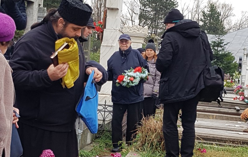 VIDEO/ Momente emoționante la mormântul Stelei Popescu. Alexandru Arșinel: «Mereu găsesc aici multe flori. Lumea nu o uită»