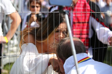 Ilinca, soția lui George Simion, printre invitați. Foto: Dumitru Angelescu / Libertatea