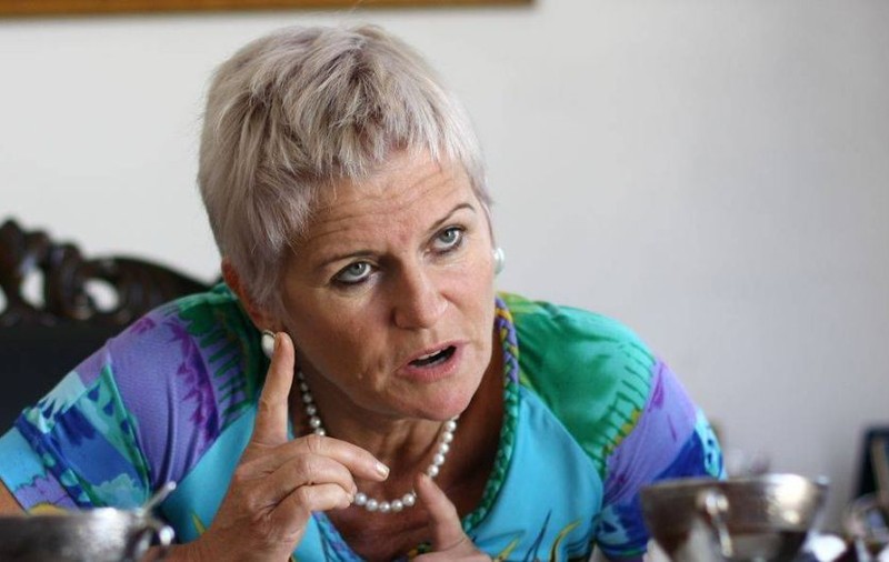 Monica Tatoiu, FĂCUTĂ PRAF! "E CA UN CÂINE TURBAT CARE E VEŞNIC ÎN TOATE COLŢURILE ŞI MUŞCĂ!"