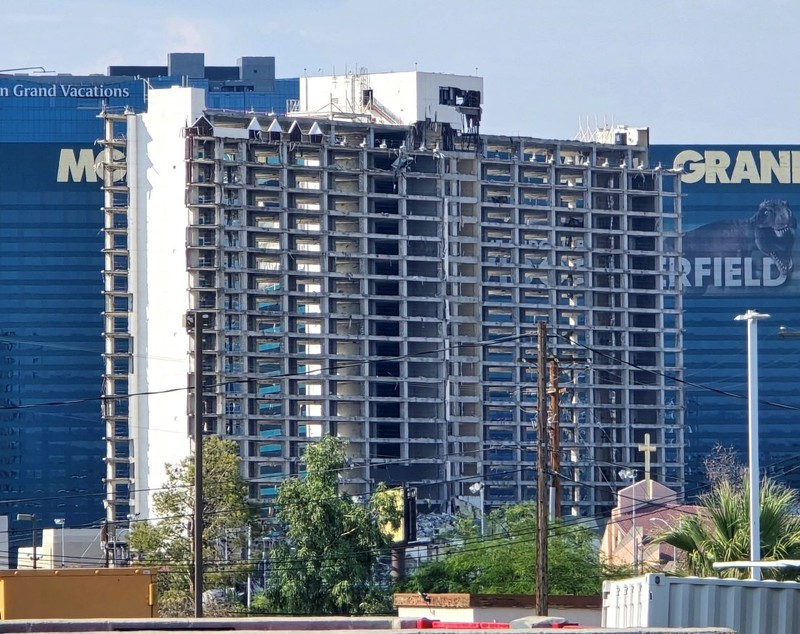 Legendarul cazinou Tropicana din Las Vegas, cu o istorie de 67 de ani, va fi demolat. Turnurile luxoasei clădiri se vor prăbuși într-un „eveniment exploziv unic”