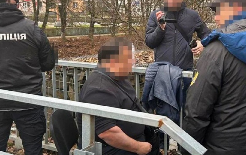Judecător arestat după ce a cerut mită de 1.300 $ pentru a ridica sechestrul pe 20 de metri cubi de lemn, în Ucraina: „Vreau și eu bani de pâine!”