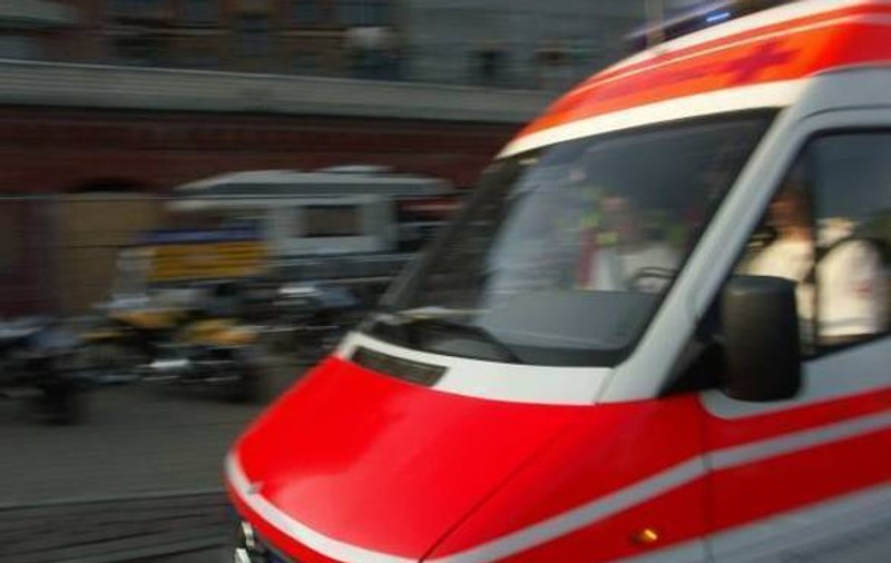 Un microbuz s-a ciocnit cu un autobuz: 1 mort şi 5 răniţi