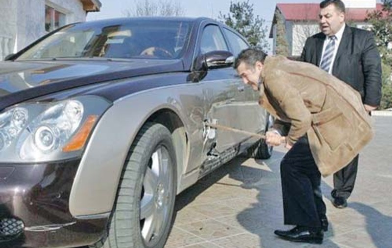 Gigi Becali și-a comandat mașină de fițe din pușcărie