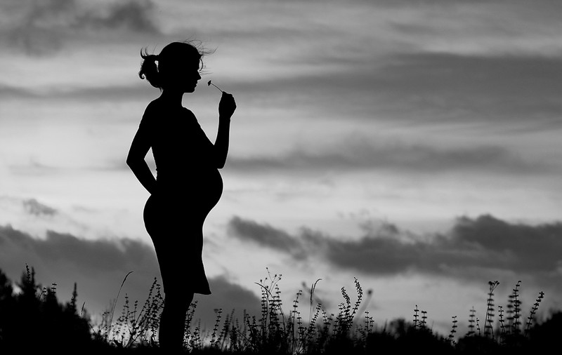 O adolescentă și-a ucis bebeluşul imediat după ce l-a născut. Medicii care au consultat-o pentru a-i scoate un chist de pe spate, în luna a opta, nu au văzut că fata era gravidă!