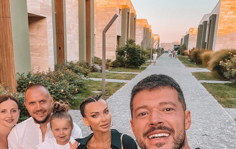 Victor Slav și-a luat fetița de la Bianca Drăgușanu și au plecat în vacanță. Prezentatorul s-a împăcat cu fosta iubită