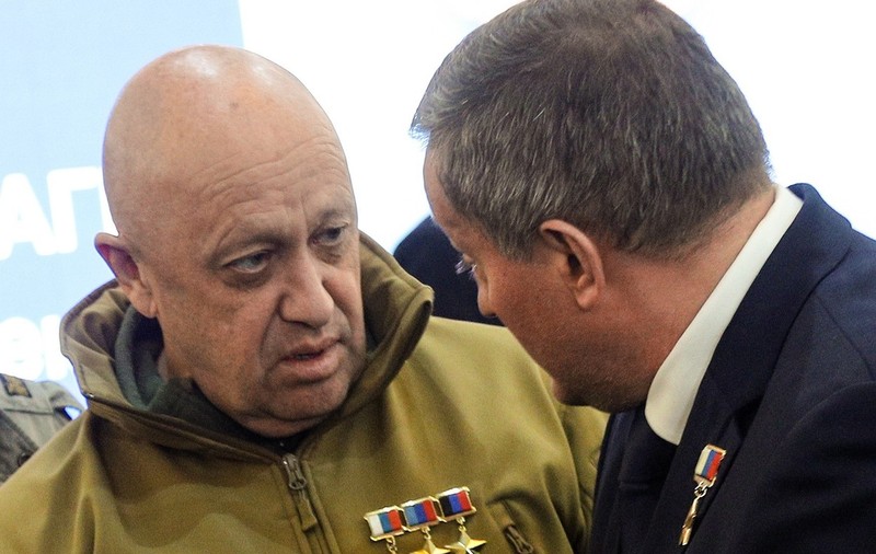 „Bucătarul lui Putin” a trimis la Parlamentul European un baros „însângerat”