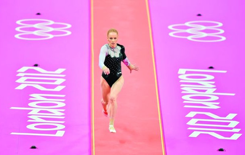 Uite aşa se trăieşte un aur! ... sau cum a urcat Sandra Izbaşa pe prima treaptă a podiumului în finala la sărituri